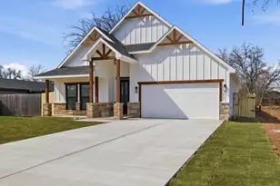 3840 Waldorf St, Fort Worth, TX 76119 - Photo 2