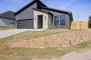 2316 Forest Hill Ln, Granbury, TX 76048 - Photo 4