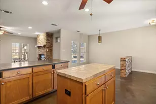 211 Turner Cir, Granbury, TX 76048 - Photo 12