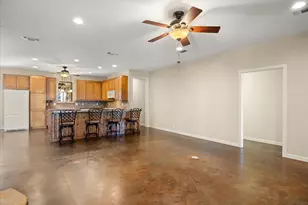 211 Turner Cir, Granbury, TX 76048 - Photo 6
