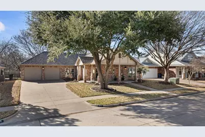 211 Turner Circle, Granbury, TX 76048 - Photo 2