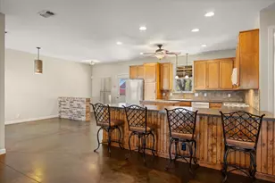 211 Turner Cir, Granbury, TX 76048 - Photo 6