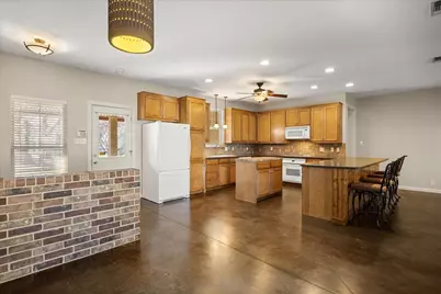 211 Turner Circle, Granbury, TX 76048 - Photo 10