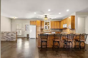 211 Turner Cir, Granbury, TX 76048 - Photo 8