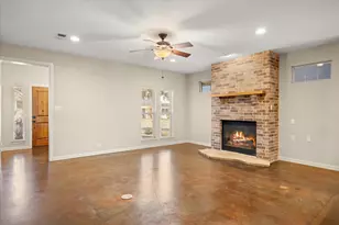 211 Turner Cir, Granbury, TX 76048 - Photo 4