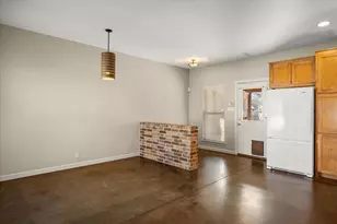 211 Turner Cir, Granbury, TX 76048 - Photo 8