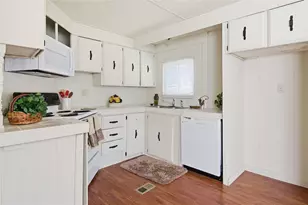 1329 Fox Hollow Ct, Pelican Bay, TX 76020 - Photo 14