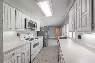 714 Woodlawn Lane, Grand Prairie, TX 75052 - Photo 10
