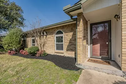 714 Woodlawn Lane, Grand Prairie, TX 75052 - Photo 2