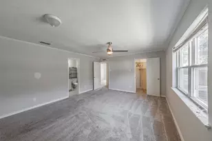 714 Woodlawn Ln, Grand Prairie, TX 75052 - Photo 18