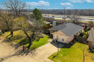 709 Raywood Dr, Grand Prairie, TX 75052 - Photo 24