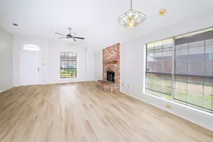 709 Raywood Dr, Grand Prairie, TX 75052 - Photo 4