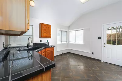 709 Raywood Drive, Grand Prairie, TX 75052 - Photo 6