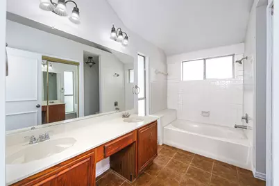 709 Raywood Drive, Grand Prairie, TX 75052 - Photo 8