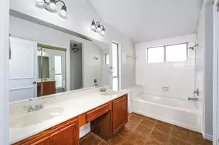 709 Raywood Dr, Grand Prairie, TX 75052 - Photo 8