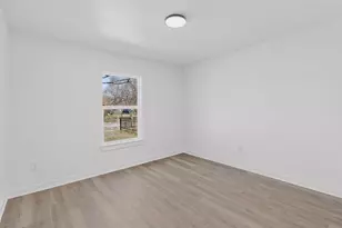 8650 Comer Dr, Dallas, TX 75217 - Photo 30