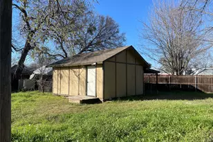 110 S Hubbard St, Alvord, TX 76225 - Photo 6