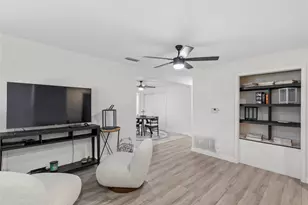 1306 E Lovers Ln, Arlington, TX 76010 - Photo 12