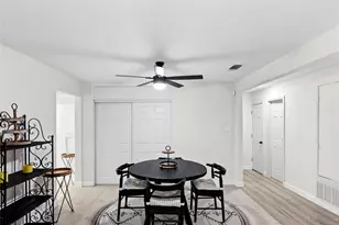 1306 E Lovers Ln, Arlington, TX 76010 - Photo 16