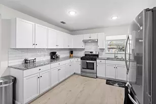 1306 E Lovers Ln, Arlington, TX 76010 - Photo 14