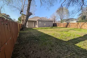 2550 Eugene St, Dallas, TX 75215 - Photo 2