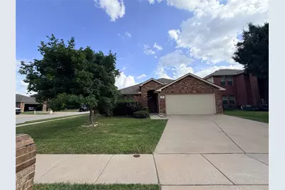 421 Goldstone Lane, Fort Worth, TX 76131 - Photo 2