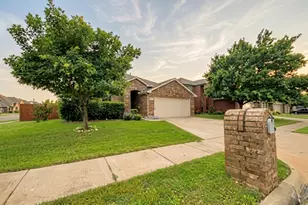 421 Goldstone Ln, Fort Worth, TX 76131 - Photo 10