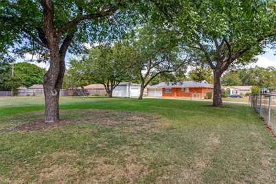 648 Oak Street, Burleson, TX 76028 - Photo 28