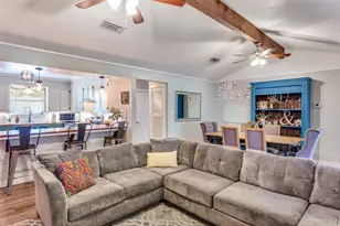 648 Oak St, Burleson, TX 76028 - Photo 8