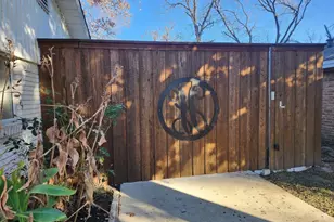 2129 Goerte Dr, Grand Prairie, TX 75051 - Photo 2