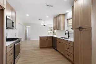 3138 Touraine Dr, Dallas, TX 75211 - Photo 2