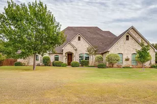 104 Oakbend Ct, Weatherford, TX 76088 - Photo 2