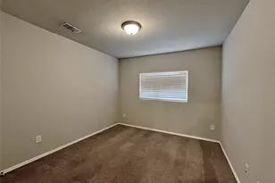 824 Towngreen Dr, Cleburne, TX 76031 - Photo 8