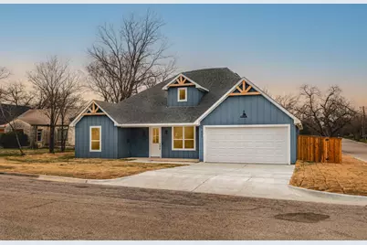 621 Oaklawn Drive, River Oaks, TX 76114 - Photo 2