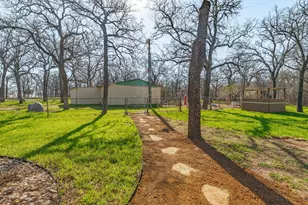 102 Shady Oak Dr, Weatherford, TX 76087 - Photo 8