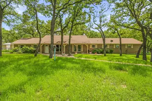 102 Shady Oak Dr, Weatherford, TX 76087 - Photo 2