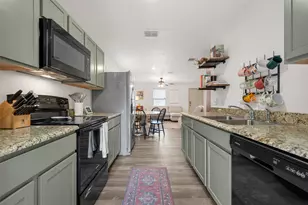 1124 N 13th St, Waco, TX 76707 - Photo 2