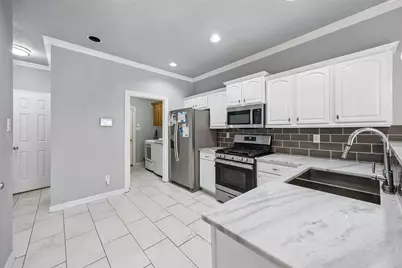 217 Matlock Meadow Drive, Arlington, TX 76002 - Photo 8