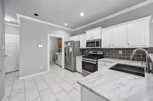 217 Matlock Meadow Dr, Arlington, TX 76002 - Photo 8