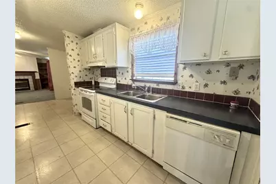 211 W F, Munday, TX 76371 - Photo 6