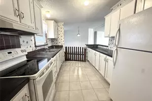 211 W F, Munday, TX 76371 - Photo 10