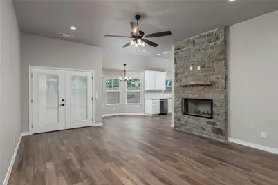 1607 W College Street, Jacksboro, TX 76458 - Photo 6