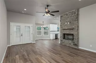 1607 W College St, Jacksboro, TX 76458 - Photo 6