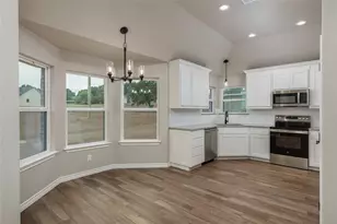 1607 W College St, Jacksboro, TX 76458 - Photo 10