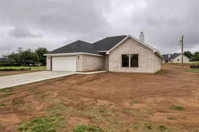 1607 W College Street, Jacksboro, TX 76458 - Photo 2