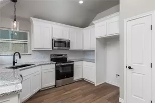 1607 W College St, Jacksboro, TX 76458 - Photo 12