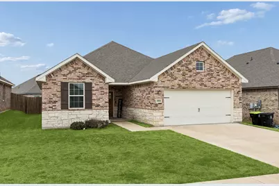 388 N Montague Street, Pilot Point, TX 76258 - Photo 2