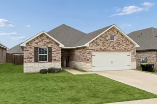 388 N Montague St, Pilot Point, TX 76258 - Photo 2