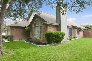 7425 Bear Lake Dr, Fort Worth, TX 76137 - Photo 2