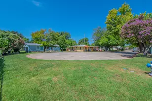 203 Harbor View Ct, Granbury, TX 76048 - Photo 22